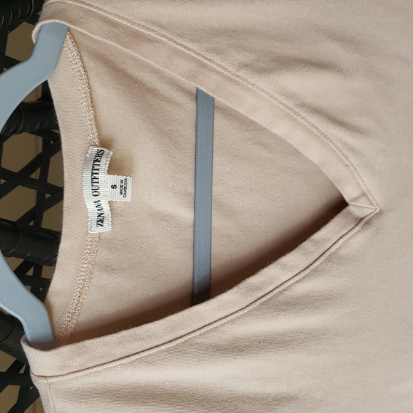 Sand v-neck top - Picture 2 of 5